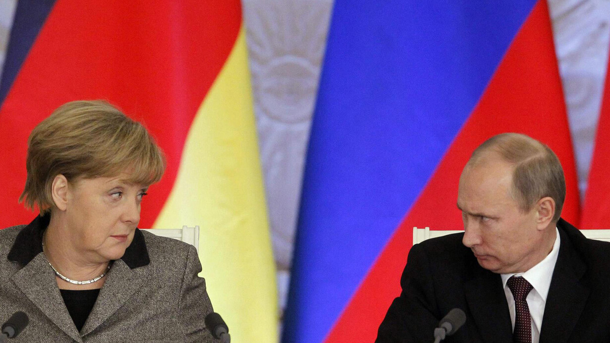 Angela Merkel and Vladimir Putin