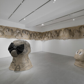 Ew! Hair in my food! (으웩! 음식에서 머리카락!), exhibition view. Courtesy of P21 Gallery