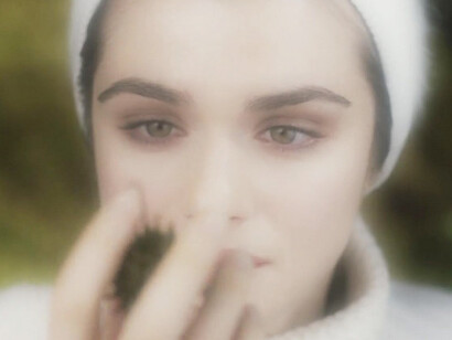 È poetico e intenso, capace di coinvolgere emotivamente lo spettatore. In foto Rachel Weisz in una scena del film
