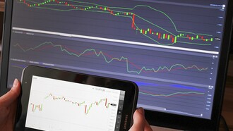A pesar de lo que muchos crean, ganar dinero desde una pantalla no es fácil