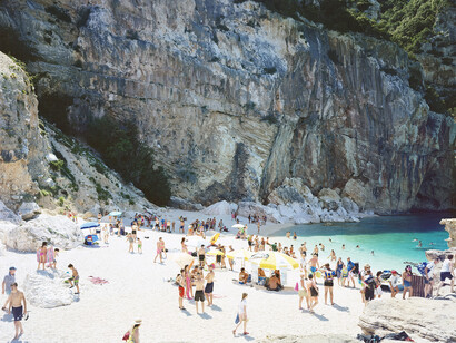 Massimo Vitali, Tropea Stones, 2015, C-Print, Courtesy of the artist and Benrubi Gallery, Exhibitor : Benrubi Gallery