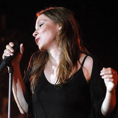 Lhasa de Sela en una presentación en directo