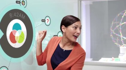 Professora em um quadro branco