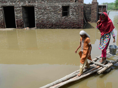 Una casa inundada en la provincia de Sindh, Pakistán. Las inundaciones han matado a más de 1,500 en todo el país