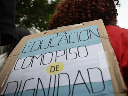 Marcha en defensa de la Educación y Universidad Pública en Santa Fe, Argentina, abril de 2024