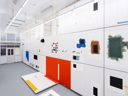 Tilo Schulz, Endless canvas, exhibition view. Courtesy of acb Gallery