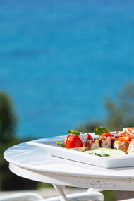 Ouzo acompañado de mezés