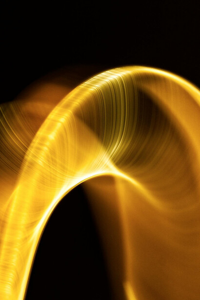     Saiba como o processo de prova de trabalho e o uso de hardware especializado como ASICs e GPUs são fundamentais para a mineração de criptomoedas