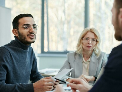 Integrantes de un proyecto comparten sus impresiones. La Gobernanza Anticipatoria se refiere a la inserción y aplicación de la Prospectiva Estratégica en toda la arquitectura de gobierno