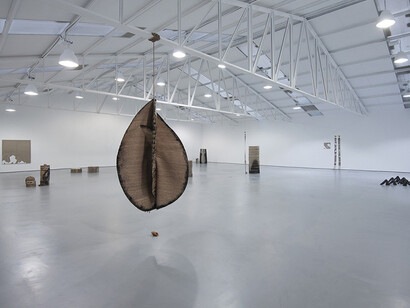 Watch before you fall. Courtesy of Galería Sabrina Amrani