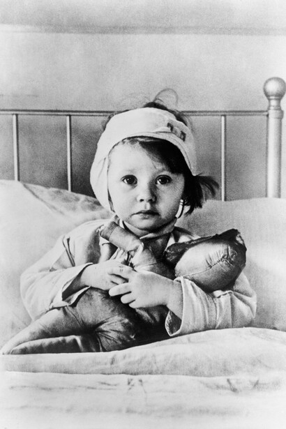 Three year old Eileen Dunne in the Hospital for Sick Children, 1940, photographed by Cecil Beaton