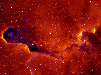 Eso es así porque el tiempo y el espacio se mueven un continuo. Y ese movimiento es irreversible