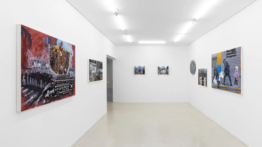 Gunga Guerra, Se correr o bicho pega, se ficar o bicho come, vista da exposição. Cortesia da Zipper Galeria