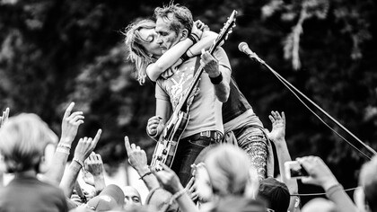 Testemunhar Paul McCartney no maracanã foi mais do que apenas assistir a um show foi uma experiência profunda que despertou emoções únicas e reflexões sobre como vivemos esses momentos na era digital
