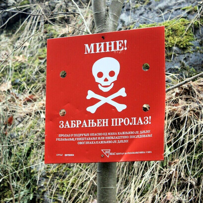 La dégradation morale serpente sous la surface, invisible mais mortelle, érodant ce qui reste de notre sens des responsabilités partagées.