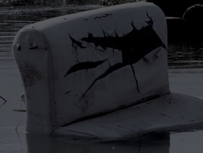 O que parcela da população joga nos rios e lagoas do Rio de Janeiro. Fotografia de Mario Moscatelli