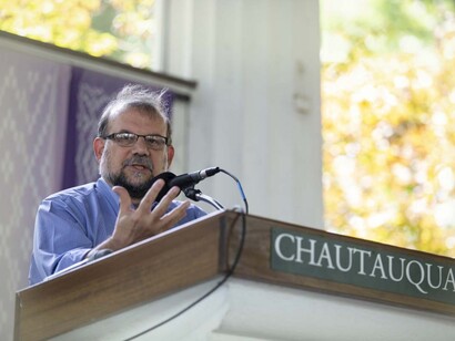 Rabbi Burton Visotzky giving a lecture