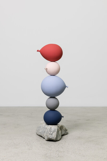 
Gimhongsok (b.1964)
Untitled (Short People) – 5 balloons
2018
Stainless steel, stone
91 x 46 x 31 cm
Courtesy of the artist and Kukje Gallery
Photo: Chunho An
Image provided by Kukje Gallery