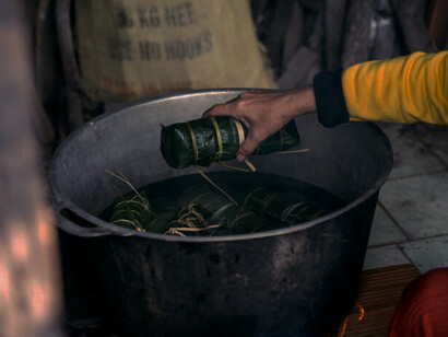 As Bariva boils, the aroma of banana leaves blends with the ingredients within, creating a sensory experience that reflects the deep cultural significance and communal bonds of the Rigo people