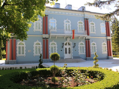 Cetinje - Plavi Dvorac [the blue palace]. © jaffeuxnouguier on Flickr.com