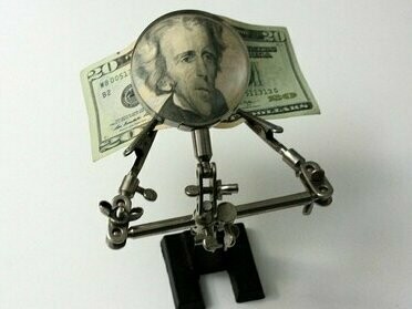 Passaram-se 20 anos em que se extirpou, extinguiu e enganou o mercado e populares, muitos deles traders, que no máximo puderam remover suas ações, não antes de alertarem incautos, que iriam pro brejo