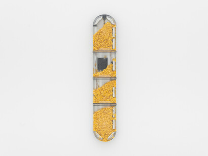 Phillip Lai, Untitled, 2023. Emergency vehicle light fitting chassis, cast epoxy resin, cast pewter, aluminum, steel brackets, miscellaneous wiring, cornflakes, 153 x 29 x 10.6 cm. Courtesy of the artist and Kiang Malingue