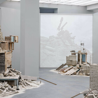 Verschiedene künstler:innen, [ materialistin ], ausstellungsansicht. Mit freundlicher genehmigung des Hamburger Bahnhofs
