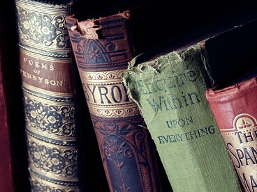 Celular era visto em filmes de ficção modernizados dos modelos de rádios de combate ou "walkie-talkies". Fui ao Largo da Carioca comprar livros 



