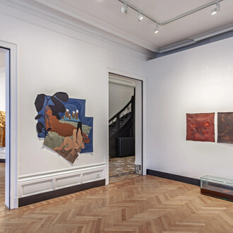 Various artists, Textile unravelled, exhibition view. Courtesy of Galerie Christophe Gaillard