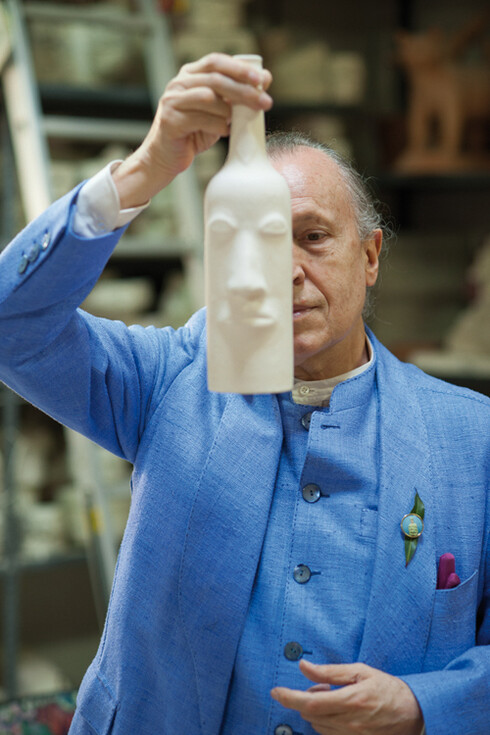 Luigi Ontani in the Gatti di Faenza workshop, Ph. Luciano Leonotti