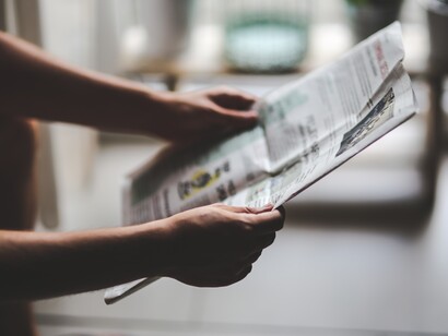 Leyendo el periódico