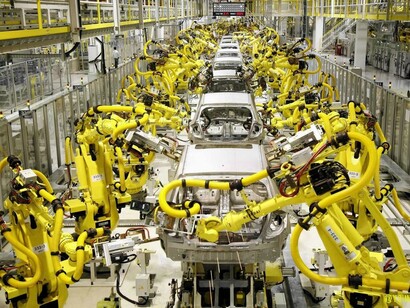 Cadena de montaje de coches operada por máquinas