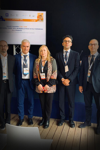 De izquierda a derecha: Massimo Cardosa (arqueólogo), Andrea Caccialupi (Asesor de Turismo), Patrizia Angelini, Vito Parisi Mayor Ginosa y Andrea Volpi Alcalde de Lanuvio
