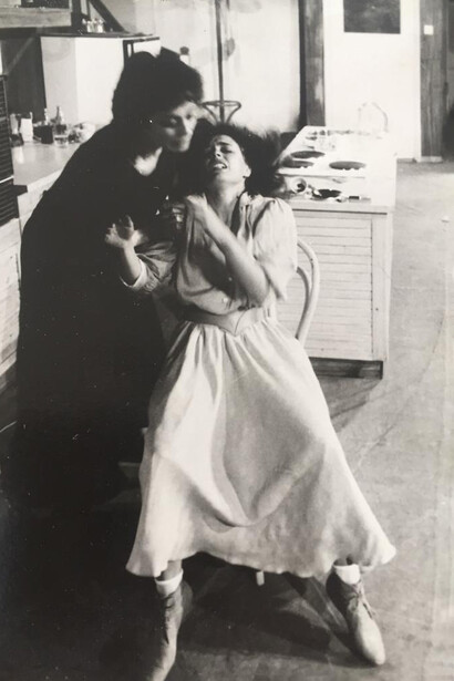 Kamelia Nedkova ed Eljana Popova in “Crimini di cuore” di Beth Henley al Teatro Nazionale di Sofia, Bulgaria, nei primi anni Ottanta
