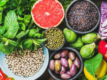 La vista e l'odore del cibo vengono elaborati dal cervello che invia un segnale che stimola il rilascio di succhi digestivi nell'intestino che si prepara così all'arrivo del cibo