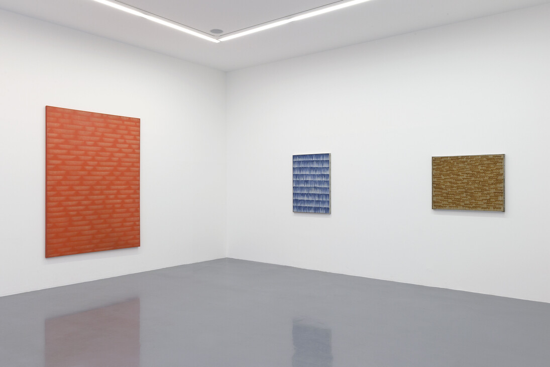 View of the exhibition / Vue de l’exposition CHOI
Myoung-Young, LEE Seung-Jio and SUH Seung-
Won “ORIGIN” curated by PARK Seo-Bo at Galerie
Perrotin, Paris
Here : CHOI Myoung-Young
From left to right: "Sign of Equality 75-52", "Sign of
Equality 75-07", "Sign of Equality 76-42"
Photo : Claire dorn
Courtesy Galerie Perrotin