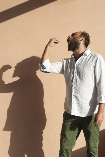 Mangiare/Credere a una bugia (può assumere diversi significati in base al contesto)