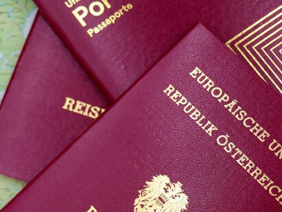 Passaportes. O novo idioma e cultura dão uma cara nova para atitudes e características que já tínhamos, e aqui entra a nossa capacidade interna de aceitarmos essa transformação