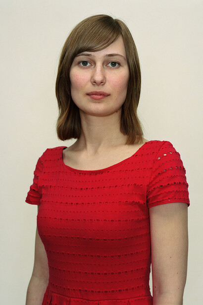 Rineke Dijkstra, Emma, Lucy, Cécile (Three sisters, 2008-2014), 2013, archival inkjet print. © Rineke Dijkstra, Courtesy of the artist and Galerie Max Hetzler, Berlin | Paris
