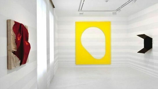 "Steven Parrino. Armleder, Barré, Buren, Hantaï, Mosset, Parmentier, Toroni" Installation view, photo by Zarko Vijatovic