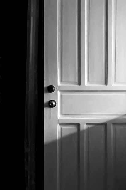 Il valore della chiusura. Consiglio a un’amica: chiudere la porta a chi la corteggia e osservare chi avanza con maggiore convinzione 