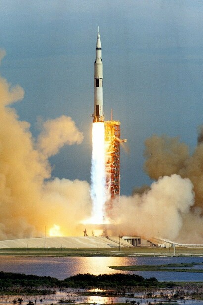 Lancio dell'Apollo 15 mentre lascia la torre