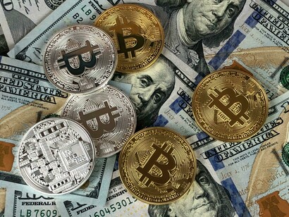 Bitcoins and dollars, international signs of wealth
