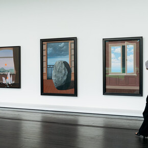 René Magritte, Foyer installation, René Magritte, exhibition view. Courtesy of Menil