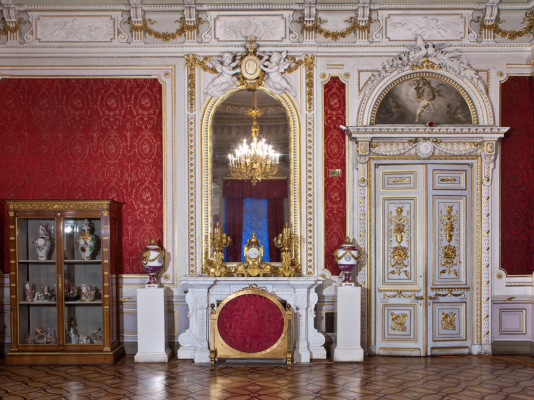 Empress Maria Alexandrovna in the Winter Palace, Exhibition view. Courtesy of The State Hermitage Museum