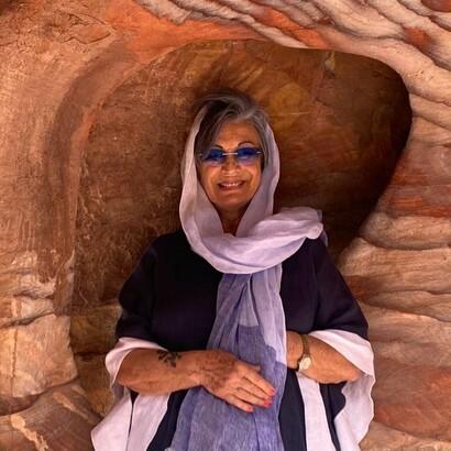 Cristina Mazzavillani Muti nella grotta dell’Angelo a Petra, Giordania
