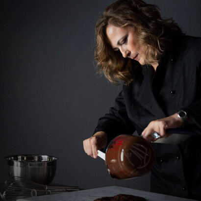 Cecilia Tessieri Rabassi, colleziona in pochi anni i più importanti riconoscimenti internazionali, primo fra tutti, l’Oscar conferito alle sue creazioni (per ben sei anni) dalla Chocolate Academy di Londra