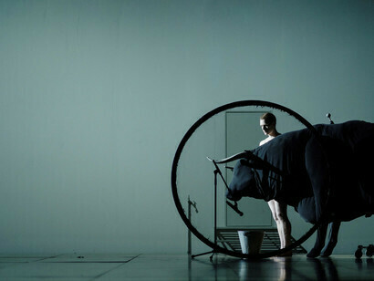 Dimitris Papaioannou, Transverse Orientation, 2021 © Julian Mommert