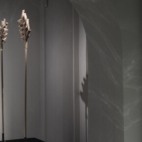 Le verre, au-delà de la matière. Les collections du Cirva, vue de l’exposition. Avec l’aimable autorisation du Musée Ariana