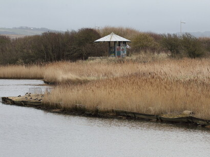 A roofed look out point for birdwatchers at RSPB Lodmoor © Gehan de Silva Wijeyeratne